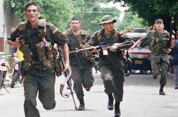 Τέσσερις νεκροί και δεκάδες τραυματίες από έκρηξη παγιδευμένου οχήματος στην Κολομβία