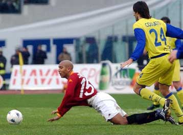 Έκανε την έκπληξη η Κιέβο στη Ρώμη, νίκες για Μίλαν και Γιουβέντους