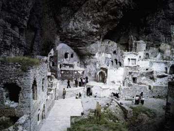 Ανυπολόγιστης αξίας ιστορικά κειμήλια από την Παναγία Σουμελά ήλθαν στο φως