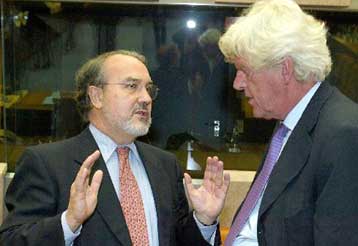 Η Ευρώπη χάνει τη μάχη της ανταγωνιστικότητας, προειδοποιεί η Κομισιόν