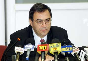 Στη «δεύτερη ταχύτητα» της Ευρώπης η ελληνική οικονομία, προειδοποιεί η Κομισιόν