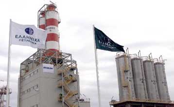 Την Τετάρτη η τελική απάντηση Λάτση-Lukoil για το 23% των ΕΛΠΕ