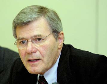 Για «ύβρι» και «σκόπιμη παραποίηση» των λεγομένων του μίλησε ο Κ.Στεφανής