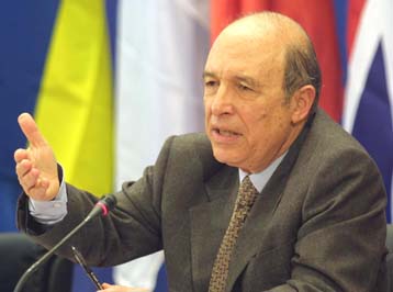 Ιράκ και ευρωστρατός στο επίκεντρο της συνάντησης Σημίτη-Ρόμπερτσον