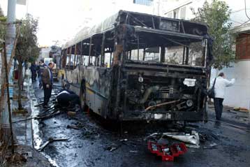 Αναστάτωση προκάλεσε πυρκαγιά που εκδηλώθηκε σε λεωφορείο στον Βύρωνα