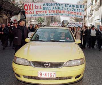Μικρή η συμμετοχή στη συγκέτρωση διαμαρτυρίας των ιδιοκτητών ταξί Αττικής