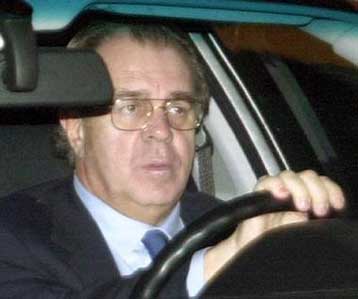 Κασέτες με εκβιασμούς φέρεται να παρέδωσε στον εισαγγελέα ο Θ.Αγγελόπουλος