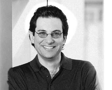 Ο διάσημος χάκερ Μίτνικ σερφάρει ξανά στο Διαδίκτυο έπειτα από οκτώ χρόνια απαγόρευσης