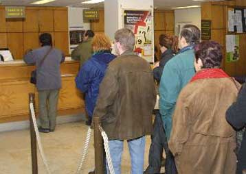 Ομαδικές αγωγές κατά έξι τραπεζών από την ΕΚΠΟΙΖΩ για τα στεγαστικά δάνεια