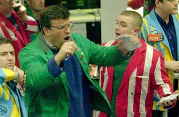 Τα τύμπανα του πολέμου ανεβάζουν το πετρέλαιο στα 34,50 δολάρια