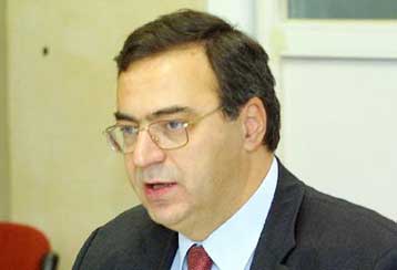 Πηγή ανησυχίας η μικρή μείωση του ελληνικού δημόσιου χρέους, τονίζει το Ecofin