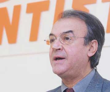 «Δυσοσμία» διαφθοράς πνίγει τη χώρα, διαπιστώνει ο Δημήτρης Τσοβόλας