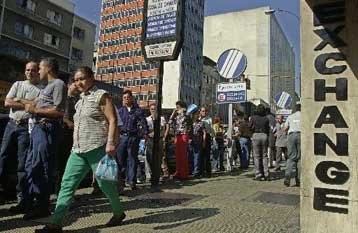 Κλειστές οι αγορές συναλλάγματος για πέντε ημέρες στη Βενεζουέλα