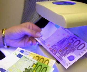Πάνω από 3.700 πλαστά χαρτονομίσματα ευρώ έχουν εντοπιστεί στην Ελλάδα