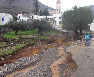 Σοβαρά προβλήματα από τις έντονες βροχοπτώσεις στη Λέσβο