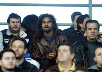 Στην 11άδα του Ολυμπιακού ο Χούτος, επιστρέφει ο Καρεμπέ