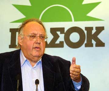 Κίνδυνο αυτοδιάλυσης στο ΠΑΣΟΚ εντοπίζει ο Θόδωρος Πάγκαλος