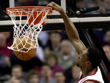 Σπουδαία εκτός έδρας νίκη των Τρέιλ Μπλέιζερς επί των Ντάλας Μάβερικς με 100-93