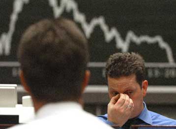 Στα χαμηλότερα επίπεδα από το 1997 υποχωρούν τα ευρωπαϊκά χρηματιστήρια τη Δευτέρα