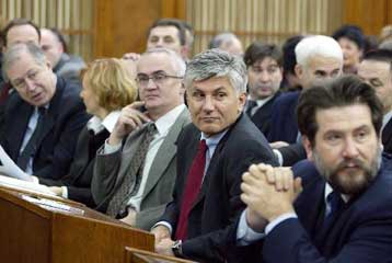 Η Σερβία ενέκρινε το συνταγματικό χάρτη για τη νέα ομοσπονδία με το Μαυροβούνιο