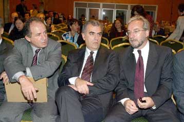 Με «9+4 απορίες» για απασχόληση και συντάξεις έρχεται το ΔΝΤ