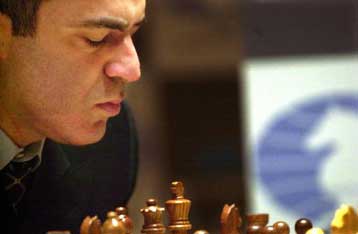 Σε ισοπαλία οδήγησε τον Deep Junior ο Κασπάροφ στην δεύτερη παρτίδα σκάκι
