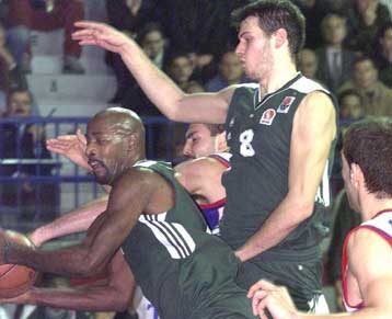 Δραματική νίκη του Παναθηναϊκού επί της Ταού Κεράμικα με 86-83 – Ήττα της ΑΕΚ από Ορτέζ