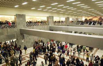 Στη λειτουργία καταστημάτων στους σταθμούς προχωρά η διοίκηση της Αττικό Μετρό