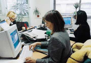 Μετρητά και σε τρεις δόσεις τα αναδρομικά του οικογενειακού επιδόματος