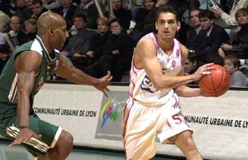 Δεν τα κατάφερε ο Ολυμπιακός στη Γαλλία, έχασε με 85-74 από τη Βιλερμπάν