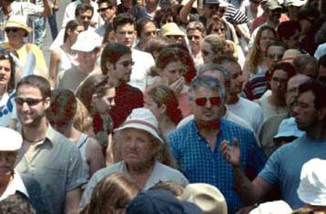 Πάνω από 70.000 νέες θέσεις εργασίας δημιουργήθηκαν το 2002, σύμφωνα με τον ΟΑΕΔ