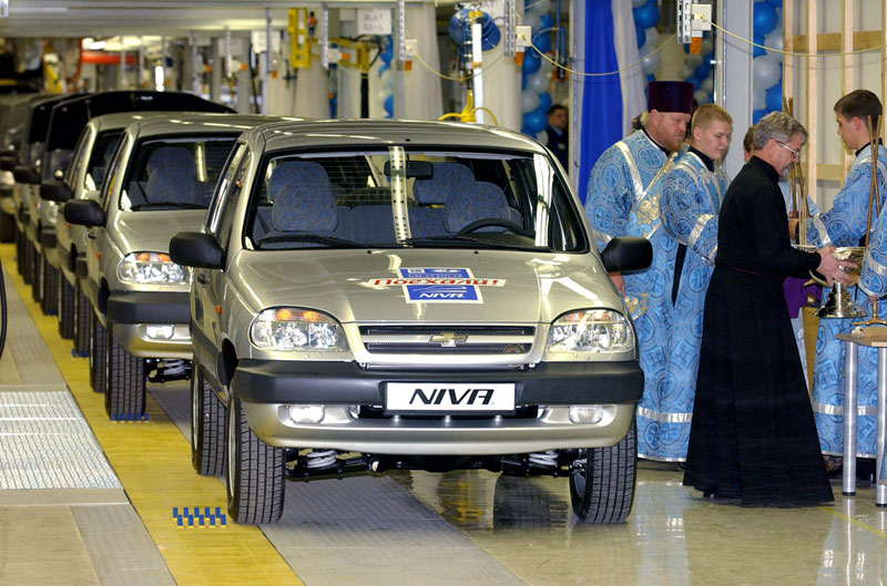 Πονοκέφαλος στη Lada για την εισβολή ξένων στη Ρωσία