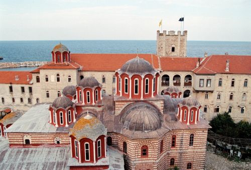 Ποινές έξι μηνών με αναστολή σε 13 μοναχούς της Ι.Μ.Εσφιγμένου