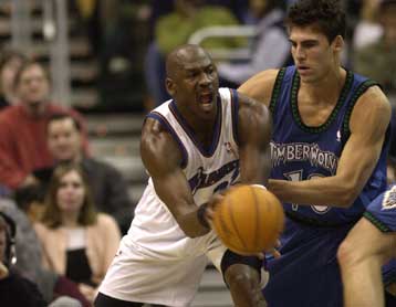 Σπουδαία νίκη των Ουίζαρντς επί των Χόρνετς με την υπογραφή του Μάικλ Τζόρνταν