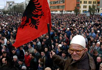 Αντιδρούν οι Αλβανοί του Κοσόβου στη συνταγματική διακήρυξη Σερβίας-Μαυροβουνίου