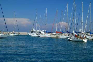 Αποκρύψεις και λάθη στις δηλώσεις σκαφών αναψυχής εντόπισε το υπουργείο Οικονομικών