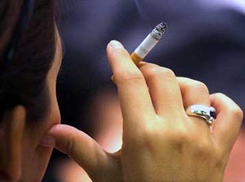 Υπό μελέτη η επέκταση της αντικαπνιστικής εκστρατείας και στον ιδιωτικό τομέα
