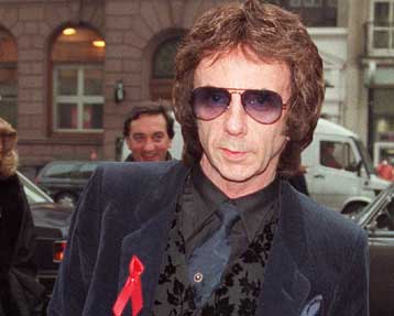 Σε δίκη παραπέμπεται με την κατηγορία της ανθρωποκτονίας ο Φιλ Σπέκτορ