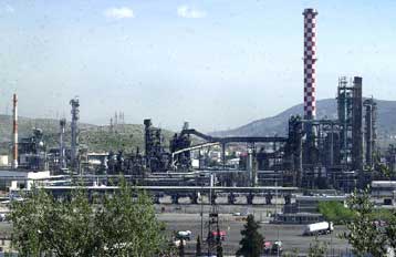 Πιθανή η συμμετοχή της Λάτσης – Lukoil σε μελλοντική ιδιωτικοποίηση των ΕΛΠΕ