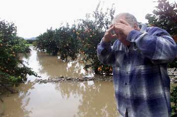 Απαγορεύθηκε ο απόπλους από το λιμάνι του Πειραιά – Σημαντικές καταστροφές στην Ηλεία