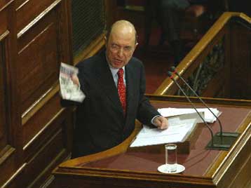 Δυσφημίζετε το έργο της κυβέρνησης, η απάντηση του πρωθυπουργού στον Κ.Καραμανλή