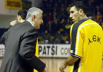 Σεβασμό από τους διαιτητές ζήτησε ο Σάκοτα για την ΑΕΚ