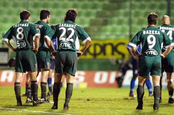 Κολλημένοι με την ΑΕΚ οι παίκτες του Παναθηναϊκού