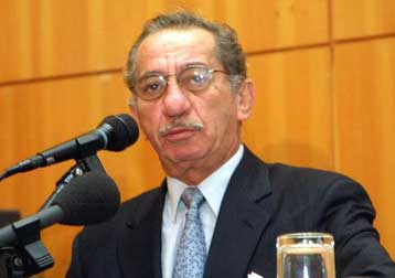 Προβάδισμα Παπαδόπουλου και στους δύο γύρους σύμφωνα με νέα δημοσκόπηση