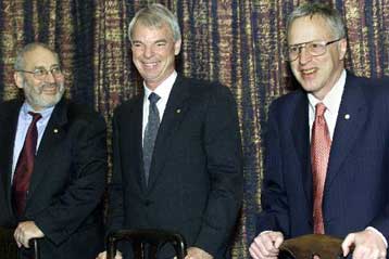 Δέκα νομπελίστες οικονομολόγοι επιτίθενται στην οικονομική πολιτική του Τζ.Μπους