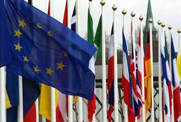 Αρνητικά τα σχόλια των Βρετανών στις προτάσεις Ντ Εστέν για το Σύνταγμα της Ευρώπης