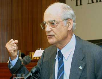 Κατατέθηκε η πρόταση Κακλαμάνη για τη βουλευτική ασυλία