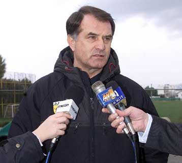 Ψήφος εμπιστοσύνης από τον Μπάγεβιτς στον Μιχαηλίδη