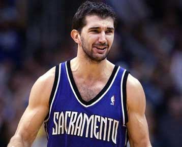 «Τρίποντος» θρίαμβος του Στογιάκοβιτς ύστερα από σκληρή μάχη με τον Πέρσον