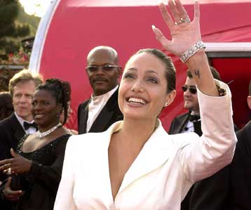 Γουινόνα Ράιντερ και Τζορτζ Λούκας υποψήφιοι για ένα Χρυσό Βατόμουρο